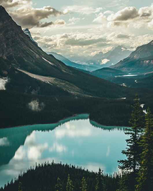 lake surrounded with mountains