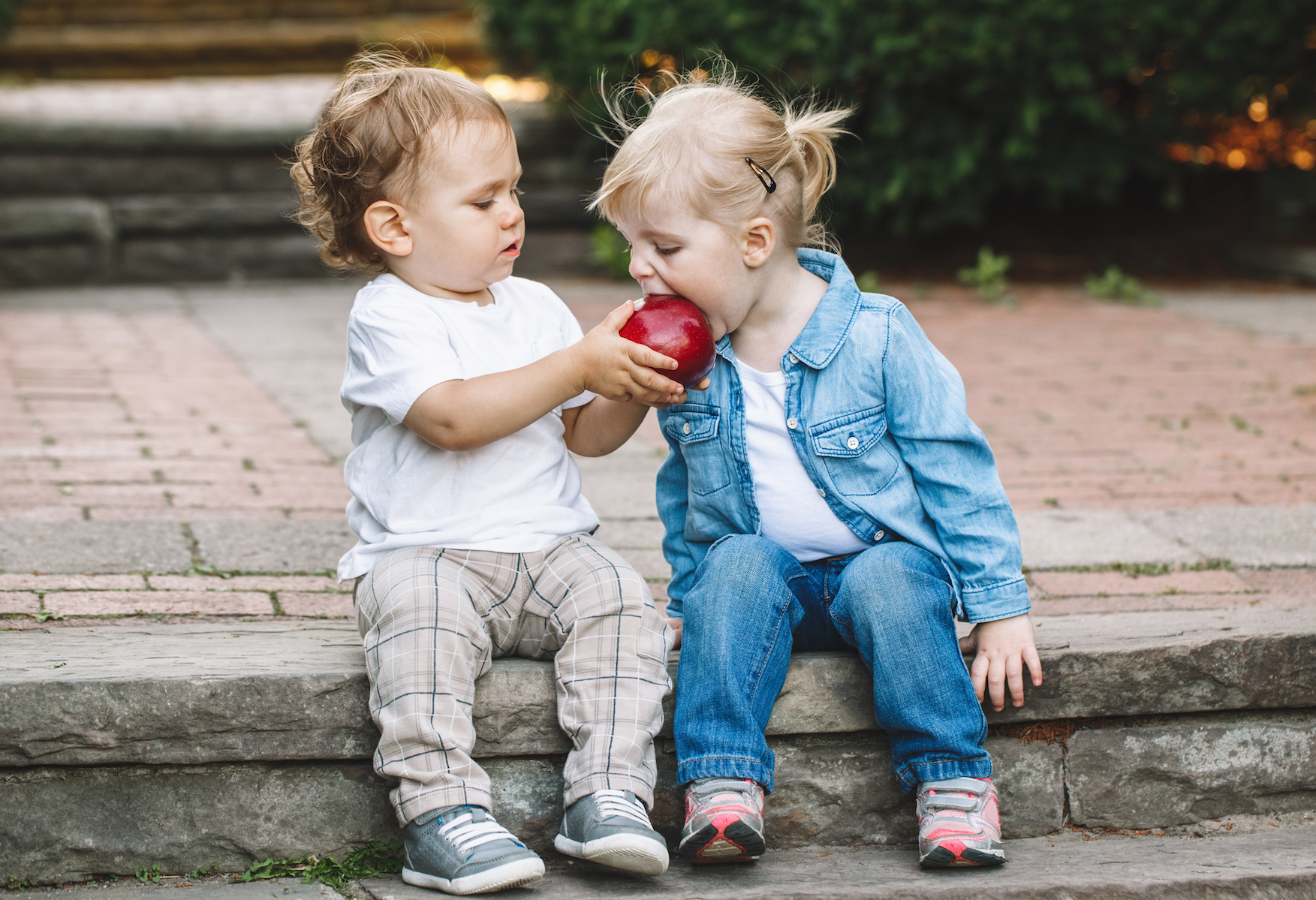 Generosity-and-cooperation-found-to-be-contagious